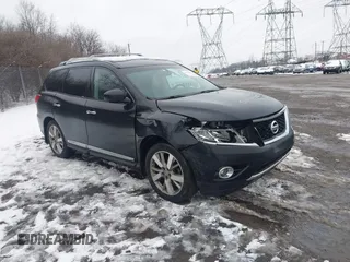 2016 Nissan Pathfinder Platinum with VIN 5N1AR2MM5GC663278, listed as a IAAI auction lot 41575467 with 142,295 mi miles. Bid and sale history available at carsss.com. Image 1.