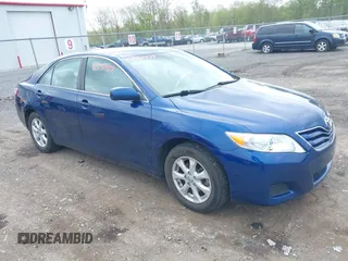 2011 Toyota Camry LE z VIN 4T1BF3EKXBU636175, wystawiony jako IAAI lot #42231477 z przebiegiem 146 608 mil mil oraz . Historia ofert i sprzedaży dostępna na DreamBid. Obrazek 1.