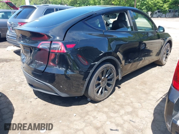 2022 Tesla Model Y Long Range z VIN 7SAYGDEE4NA006645, wystawiony jako IAAI lot #42192495 z przebiegiem 28 784 mil mil oraz . Historia ofert i sprzedaży dostępna na DreamBid. Obrazek 4.