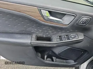 2020 Ford Escape Titanium Hybrid z VIN 1FMCU0DZ3LUB82649, wystawiony jako IAAI lot #42621618 z przebiegiem 46 265 mil mil oraz . Historia ofert i sprzedaży dostępna na DreamBid. Obrazek 14.