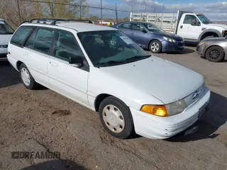 1995 Ford Escort z VIN 3FASP15J8SR142245, wystawiony jako IAAI lot #41901298 z przebiegiem 163 045 mil mil oraz . Historia ofert i sprzedaży dostępna na DreamBid. Obrazek 1.