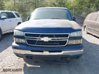 2007 Chevrolet Silverado 1500 Classic LS with VIN 2GCEC13V871178392, listed as a IAAI auction lot 42068003 with 231,783 mi miles. Bid and sale history available at carsss.com. Image 6.
