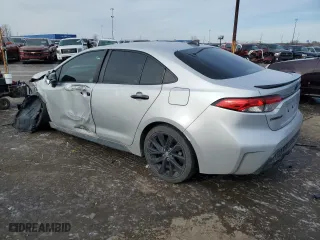 2020 Toyota Corolla SE with VIN 5YFS4RCE0LP033261, listed as a Copart auction lot 44262405 with 107,978 mi miles and Salvage Title. Bid and sale history available at carsss.com. Image 2.
