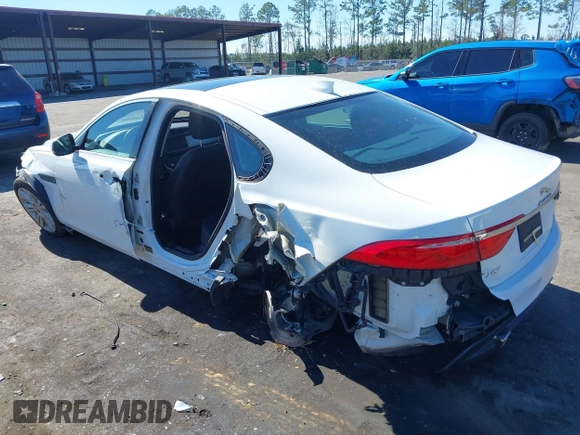 2016 Jaguar XF 35t Premium with VIN SAJBD4BV2GCY07515, listed as a IAAI auction lot 41492616 with 92,573 mi miles. Bid and sale history available at carsss.com. Image 3.
