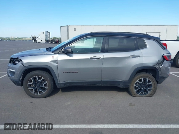 2019 Jeep Compass Trailhawk z VIN 3C4NJDDB6KT722424, wystawiony jako IAAI lot #42270528 z przebiegiem 98 007 mil mil oraz . Historia ofert i sprzedaży dostępna na DreamBid. Obrazek 14.