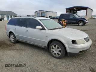 2000 Volkswagen Passat z VIN WVWRH23B6YE274455, wystawiony jako Copart lot #81634704 z przebiegiem 154 076 mil mil oraz Czysty tytuł • Clean title. Historia ofert i sprzedaży dostępna na DreamBid. Obrazek 4.