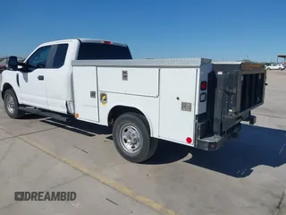 2017 Ford F-250 XL z VIN 1FD7X2A65HED73084, wystawiony jako IAAI lot #41833369 z przebiegiem 136 125 mil mil oraz . Historia ofert i sprzedaży dostępna na DreamBid. Obrazek 3.