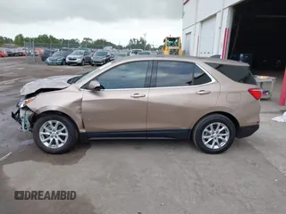 2019 Chevrolet Equinox LT z VIN 2GNAXKEV4K6259009, wystawiony jako IAAI lot #42148297 z przebiegiem 47 897 mil mil oraz . Historia ofert i sprzedaży dostępna na DreamBid. Obrazek 14.