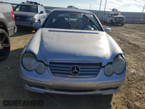 2002 Mercedes-Benz C 230/260/280/320 with VIN WDBRN47J12A288749, listed as a Copart auction lot 42052655 with 229,188 mi miles and Clean Title. Bid and sale history available at DreamBid. Image 5.