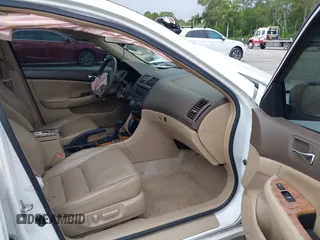 2005 Honda Accord EX-L z VIN 1HGCM66525A067550, wystawiony jako IAAI lot #42322861 z przebiegiem 245 135 mil mil oraz . Historia ofert i sprzedaży dostępna na DreamBid. Obrazek 5.
