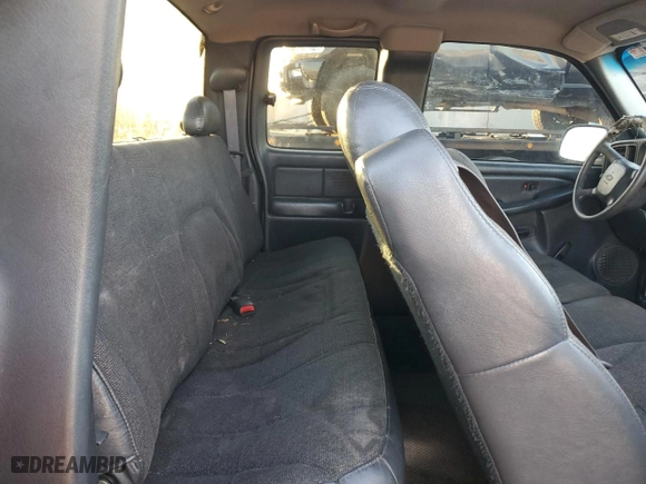 2001 Chevrolet Silverado 1500 with VIN 2GCEC19W311130130, listed as a Copart auction lot 81270584 with 281,025 mi miles and Salvage Title. Bid and sale history available at carsss.com. Image 10.