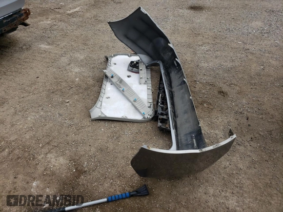 2011 Toyota Sienna z VIN 5TDZK3DC3BS016426, wystawiony jako Copart lot #57070075 z przebiegiem 270 749 mil mil oraz Szkoda całkowita • Salvage title. Historia ofert i sprzedaży dostępna na DreamBid. Obrazek 13.
