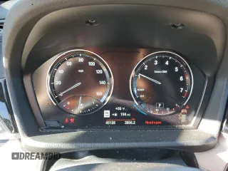 2021 BMW X1 sDrive28i z VIN WBXJG7C02M5U22447, wystawiony jako Copart lot #52927285 z przebiegiem 45 128 mil mil oraz Szkody całkowita. Historia ofert i sprzedaży dostępna na DreamBid. Obrazek 9.