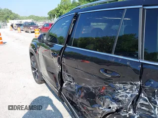 2024 Volkswagen Atlas SEL Premium R-Line with VIN 1V2FR2CA2RC598392, listed as a IAAI auction lot 42418130 with 5,007 mi miles and . Bid and sale history available at DreamBid. Image 19.