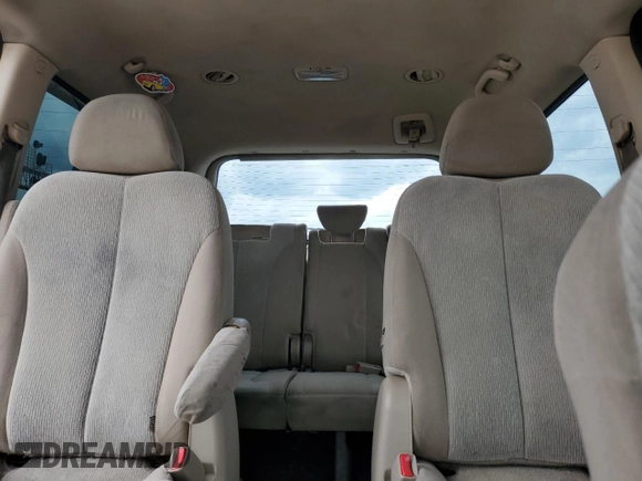 2011 Kia Sedona LX with VIN KNDMG4C71B6409718, listed as a Copart auction lot 55309365 with 307,610 mi miles and Salvage Title. Bid and sale history available at carsss.com. Image 10.