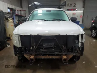 2009 Chevrolet Silverado 1500 with VIN 1GBHC44KX9F170295, listed as a Copart auction lot 45369965 with 166,640 mi miles and Salvage Title. Bid and sale history available at DreamBid. Image 5.