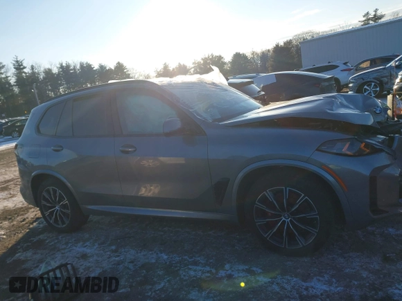 2024 BMW X5 xDrive40i z VIN 5UX23EU06R9T45953, wystawiony jako IAAI lot #41338362 z przebiegiem 33 943 mil mil oraz . Historia ofert i sprzedaży dostępna na DreamBid. Obrazek 13.