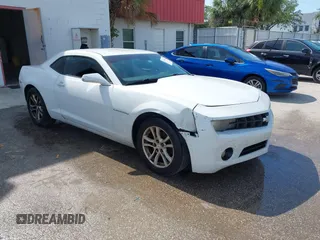2011 Chevrolet Camaro 1LT z VIN 2G1FB1ED1B9121112, wystawiony jako IAAI lot #42350167 z przebiegiem 288 506 mil mil oraz . Historia ofert i sprzedaży dostępna na DreamBid. Obrazek 1.