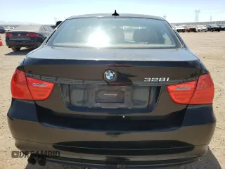 2011 BMW 3 Series 328i z VIN WBAPH5C53BA444981, wystawiony jako Copart lot #61779665 z przebiegiem 137 307 mil mil oraz Czysty tytuł • Clean title. Historia ofert i sprzedaży dostępna na DreamBid. Obrazek 6.
