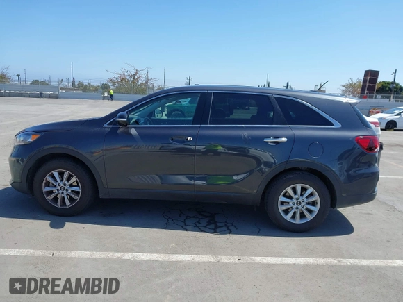 2019 Kia Sorento L z VIN 5XYPG4A38KG536055, wystawiony jako IAAI lot #42337435 z przebiegiem 48 184 mil mil oraz . Historia ofert i sprzedaży dostępna na DreamBid. Obrazek 15.