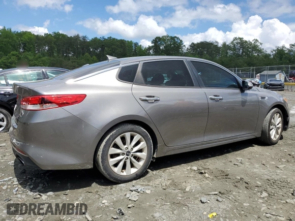 2018 Kia Optima LX z VIN 5XXGT4L36JG263158, wystawiony jako Copart lot #57028335 z przebiegiem 43 050 mil mil oraz Szkoda całkowita • Salvage title. Historia ofert i sprzedaży dostępna na DreamBid. Obrazek 3.