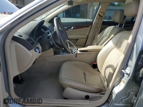 2011 Mercedes-Benz C 300 Sport z VIN WDDGF8BB3BR164454, wystawiony jako Copart lot #53807685 z przebiegiem 194 025 mil mil oraz Szkoda całkowita • Salvage title. Historia ofert i sprzedaży dostępna na DreamBid. Obrazek 7.