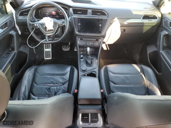 2020 Volkswagen Tiguan SEL Premium R-Line with VIN 3VV4B7AXXLM068664, listed as a Copart auction lot 83243264 with 132,734 mi miles and Salvage Title. Bid and sale history available at carsss.com. Image 8.