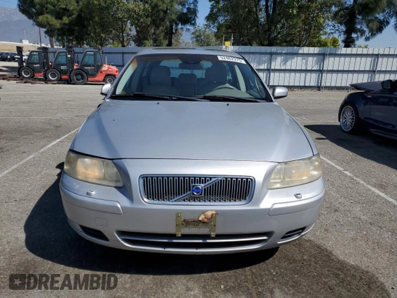 2005 Volvo V70 with VIN YV1SW640752467944, listed as a Copart auction lot 52462375 with 104,439 mi miles and Salvage Title. Bid and sale history available at carsss.com. Image 5.