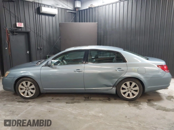 2007 Toyota Avalon XL z VIN 4T1BK36B17U189303, wystawiony jako IAAI lot #41614917 z przebiegiem 238 114 mil mil oraz . Historia ofert i sprzedaży dostępna na DreamBid. Obrazek 6.