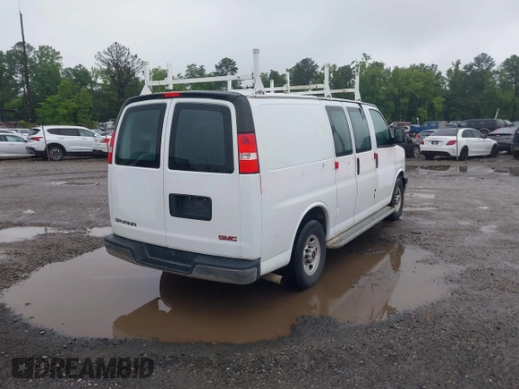 2017 GMC Savana Cargo z VIN 1GTW7AFF3H1903983, wystawiony jako IAAI lot #42369550 z przebiegiem 112 140 mil mil oraz . Historia ofert i sprzedaży dostępna na DreamBid. Obrazek 4.