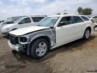2005 Dodge Magnum z VIN 2D4FV48T25H650410, wystawiony jako Copart lot #54615724 z przebiegiem 162 828 mil mil oraz Szkody całkowita. Historia ofert i sprzedaży dostępna na DreamBid. Obrazek 1.