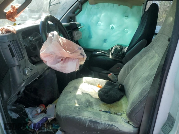 2016 GMC Savana Cargo z VIN 1GTW7AFF9G1902240, wystawiony jako Copart lot #48993415 z przebiegiem Nie podano mil oraz Szkoda całkowita • Salvage title. Historia ofert i sprzedaży dostępna na DreamBid. Obrazek 7.
