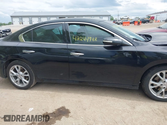 2013 Nissan Maxima SV z VIN 1N4AA5AP3DC844165, wystawiony jako IAAI lot #42244988 z przebiegiem 105 937 mil mil oraz . Historia ofert i sprzedaży dostępna na DreamBid. Obrazek 13.