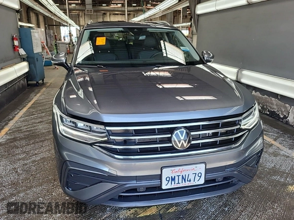 2024 Volkswagen Tiguan SE with VIN 3VV3B7AX5RM107598, listed as a IAAI auction lot 42796418 with 25,762 mi miles and . Bid and sale history available at DreamBid. Image 36.