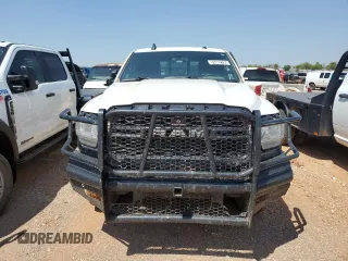 2022 Ram 3500 Tradesman z VIN 3C63R3GL4NG238612, wystawiony jako Copart lot #51502195 z przebiegiem 110 373 mil mil oraz Czysty tytuł • Clean title. Historia ofert i sprzedaży dostępna na DreamBid. Obrazek 5.