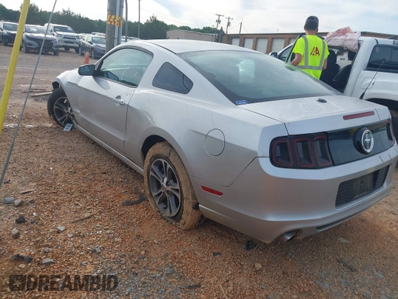 2014 Ford Mustang V6 with VIN 1ZVBP8AM4E5302273, listed as a IAAI auction lot 42288143 with 192,690 mi miles and . Bid and sale history available at DreamBid. Image 3.