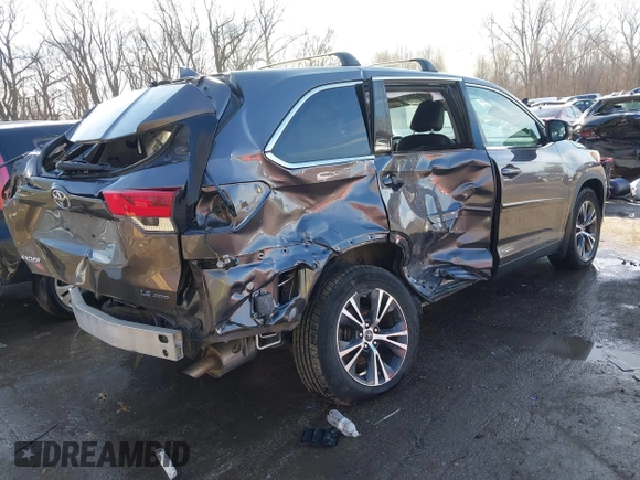 2019 Toyota Highlander LE with VIN 5TDBZRFH7KS978415, listed as a IAAI auction lot 41653130 with 101,245 mi miles and . Bid and sale history available at DreamBid. Image 4.
