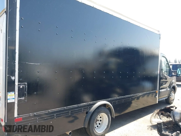 2017 Ford Transit z VIN 1FDBF9ZM9HKB18836, wystawiony jako IAAI lot #42311325 z przebiegiem 172 466 mil mil oraz . Historia ofert i sprzedaży dostępna na DreamBid. Obrazek 13.