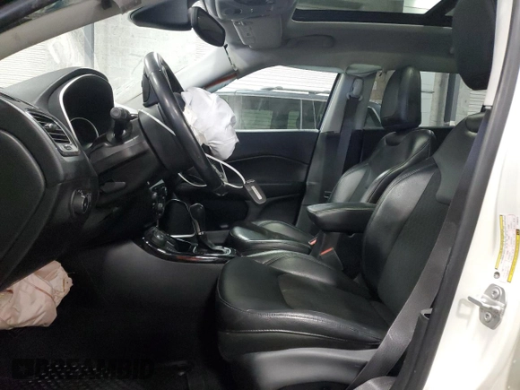 2018 Jeep Compass Latitude z VIN 3C4NJDBB6JT394374, wystawiony jako Copart lot #54229455 z przebiegiem 51 625 mil mil oraz Szkoda całkowita • Salvage title. Historia ofert i sprzedaży dostępna na DreamBid. Obrazek 7.
