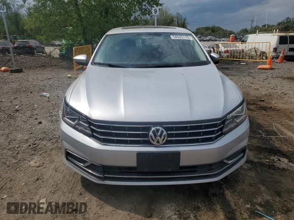 2019 Volkswagen Passat Wolfsburg Edition z VIN 1VWLA7A38KC011998, wystawiony jako Copart lot #54525115 z przebiegiem 45 529 mil mil oraz Szkoda całkowita • Salvage title. Historia ofert i sprzedaży dostępna na DreamBid. Obrazek 5.