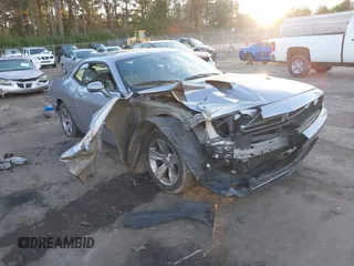 2016 Dodge Challenger SXT z VIN 2C3CDZAG0GH344813, wystawiony jako IAAI lot #41091908 z przebiegiem 105 813 mil mil oraz . Historia ofert i sprzedaży dostępna na DreamBid. Obrazek 1.