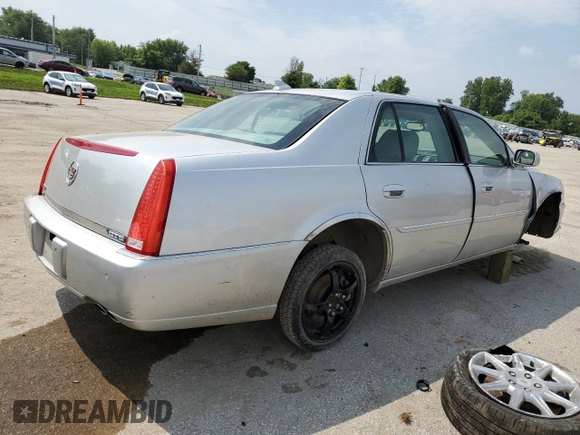 2010 Cadillac DTS w/1SC with VIN 1G6KD5EY0AU137459, listed as a Copart auction lot 62512914 with 197,058 mi miles and Salvage Title. Bid and sale history available at carsss.com. Image 3.