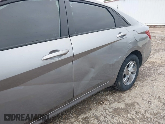 2025 Hyundai Elantra SE z VIN KMHLL4DG3SU860243, wystawiony jako IAAI lot #41899929 z przebiegiem 26 162 mil mil oraz . Historia ofert i sprzedaży dostępna na DreamBid. Obrazek 6.