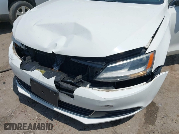 2013 Volkswagen Jetta SE with VIN 3VWDP7AJ2DM368385, listed as a IAAI auction lot 42144936 with 105,621 mi miles and . Bid and sale history available at DreamBid. Image 18.