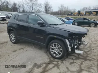 2024 Jeep Compass Latitude Lux with VIN 3C4NJDFN7RT121993, listed as a Copart auction lot 51472985 with 8,457 mi miles and Salvage title. Bid and sale history available at DreamBid. Image 4.