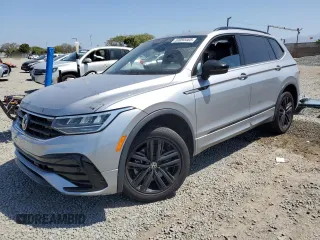 2022 Volkswagen Tiguan SE R-Line Black z VIN 3VV8B7AX9NM171563, wystawiony jako Copart lot #53090465 z przebiegiem 59 708 mil mil oraz Szkoda całkowita • Salvage title. Historia ofert i sprzedaży dostępna na DreamBid. Obrazek 1.