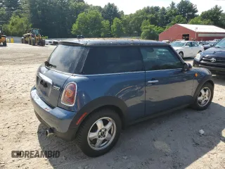 2009 MINI Hardtop z VIN WMWMF33569TU75900, wystawiony jako Copart lot #63092645 z przebiegiem 133 500 mil mil oraz Czysty tytuł • Clean title. Historia ofert i sprzedaży dostępna na DreamBid. Obrazek 3.