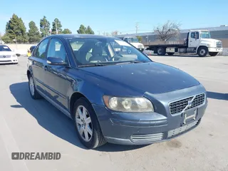 2006 Volvo S40 2.4L with VIN YV1MS382462207081, listed as a IAAI auction lot 41767312 with 186,013 mi miles. Bid and sale history available at carsss.com. Image 1.
