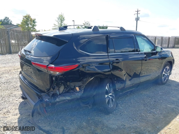 2022 Toyota Highlander XLE with VIN 5TDGZRBH1NS240125, listed as a IAAI auction lot 40176703 with 24,833 mi miles. Bid and sale history available at carsss.com. Image 4.