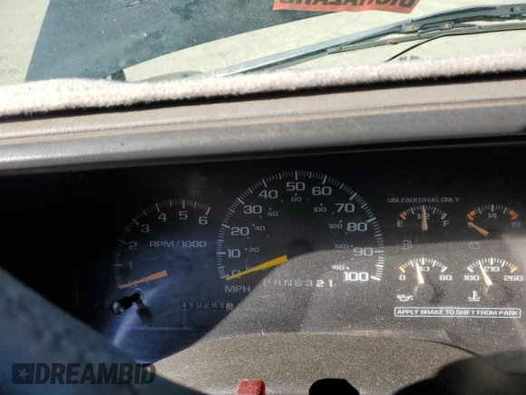 1998 Chevrolet Tahoe z VIN 3GNEK18R9WG123185, wystawiony jako Copart lot #53020915 z przebiegiem 310 261 mil mil oraz Nie do naprawy • Non repairable. Historia ofert i sprzedaży dostępna na DreamBid. Obrazek 9.